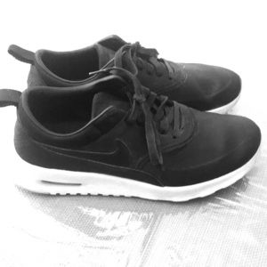 Women’s Nike Tennis Shoes Size 8 Black and White